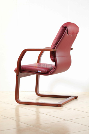 Кресло Мара/В Кожа нестандартная/база дерево